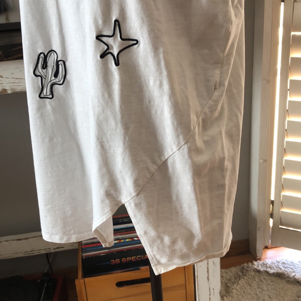Abstract tee - Picture 2 of 3
